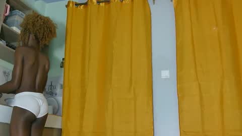 Snapshot of naughty_princess25 chatting on 10-01-25, 04:35 sexxy online show from 10-01-25, 04:35