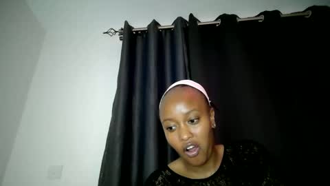 Snapshot of naughty_riri21 chatting on 06-01-26, 06:09 Riri online show from 06-01-26, 06:09