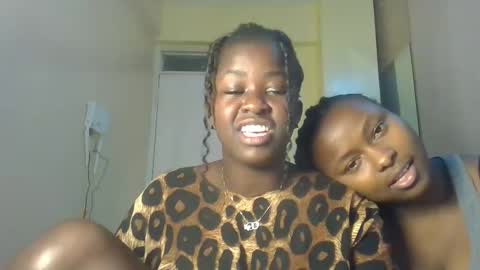 Snapshot of naughty_sluttygal chatting on 10-04-25, 01:20 Lydiah online show from 10-04-25, 01:20