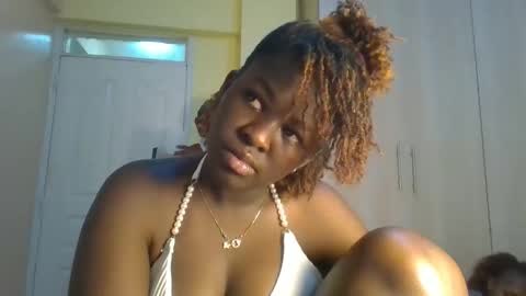 Snapshot of naughty_sluttygal chatting on 10-19-25, 11:16 Lydiah online show from 10-19-25, 11:16