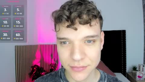 Snapshot of naughty_twink_ chatting on 10-27-25, 12:42 Noah online show from 10-27-25, 12:42