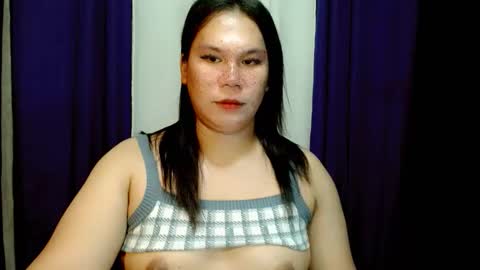 Snapshot of naughty_vies chatting on 03-18-26, 05:05 Davies online show from 03-18-26, 05:05