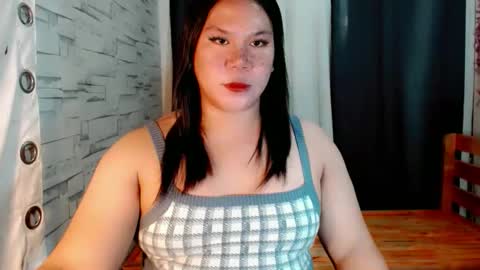 Snapshot of naughty_vies chatting on 03-22-26, 05:11 Davies online show from 03-22-26, 05:11