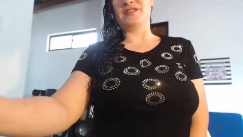 Snapshot of naughty_woman4u chatting on 12-11-24, 06:42 Lilith online show from 12-11-24, 06:42