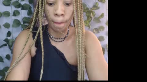 Snapshot of naughty_xxbunny chatting on 01-30-25, 04:02 beauty online show from 01-30-25, 04:02