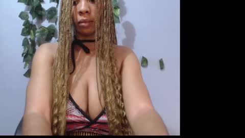 Snapshot of naughty_xxbunny chatting on 02-19-25, 07:39 beauty online show from 02-19-25, 07:39