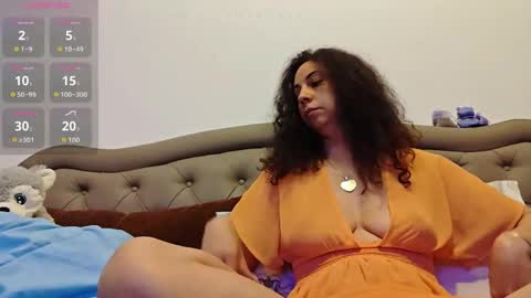 Snapshot of naughtycurls2026 chatting on 05-18-26, 06:25 naughtycurls2026 online show from 05-18-26, 06:25
