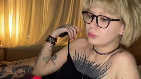 NaughtyLayla666 online show from 05-30-26, 06:05