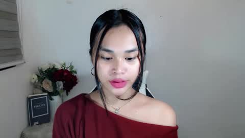 Snapshot of naughtymuse_ chatting on 05-08-26, 09:36 ELISE online show from 05-08-26, 09:36