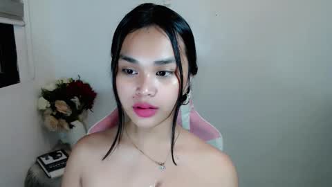Snapshot of naughtymuse_ chatting on 05-13-26, 09:50 ELISE online show from 05-13-26, 09:50