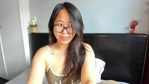 Snapshot of naughtynerdygirl chatting on 04-05-26, 02:25 Gigi Chu online show from 04-05-26, 02:25
