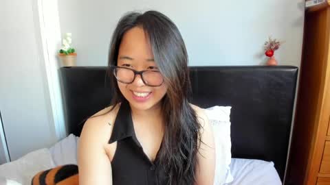 Snapshot of naughtynerdygirl chatting on 04-07-26, 01:22 Gigi Chu online show from 04-07-26, 01:22