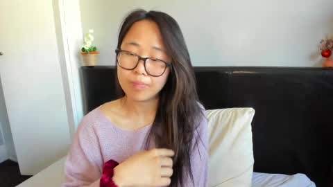 Snapshot of naughtynerdygirl chatting on 04-30-26, 01:39 Gigi Chu online show from 04-30-26, 01:39