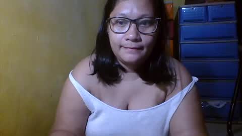 Snapshot of naughtypinay08 chatting on 10-22-25, 08:08 juls online show from 10-22-25, 08:08