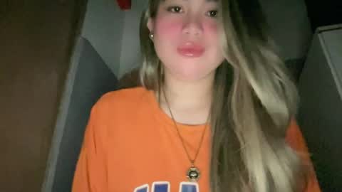 Snapshot of naughtyrosecum chatting on 06-20-26, 03:26 Rose Wilson online show from 06-20-26, 03:26