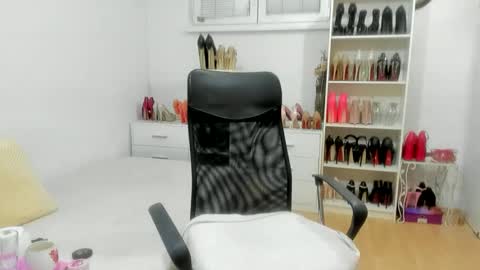 naughtysabine1 online show from 10-18-25, 09:21