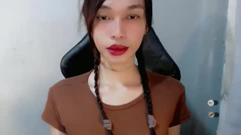 Snapshot of naughtysunshinepinay chatting on 10-05-25, 07:39 Celine online show from 10-05-25, 07:39