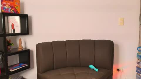 Nicolle online show from 06-10-26, 02:01