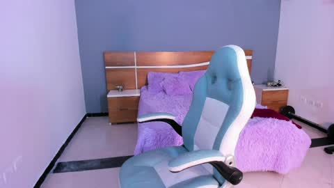 naugthy_brunette_ online show from 04-23-26, 06:32