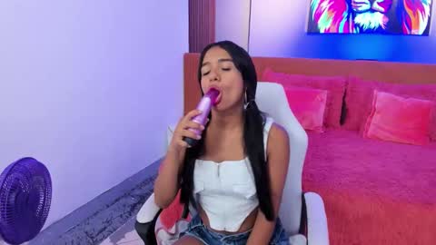 Snapshot of naugthy_skinny chatting on 09-27-25, 06:24 Angela online show from 09-27-25, 06:24