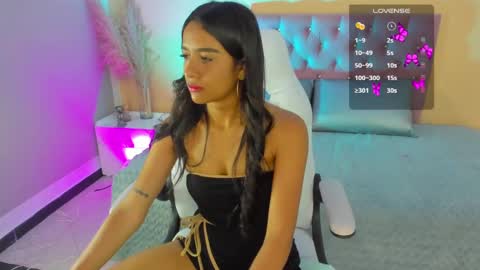 Snapshot of naugthy_skinny chatting on 09-29-25, 06:24 Angela online show from 09-29-25, 06:24