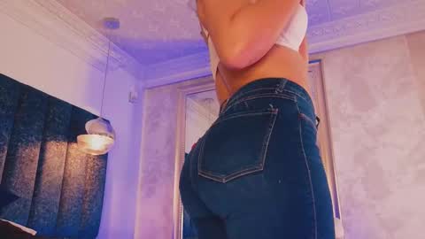Snapshot of naylapot_ chatting on 02-12-25, 11:07 Juli online show from 02-12-25, 11:07