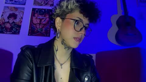 Snapshot of nazzz10 chatting on 12-17-25, 04:02 nazzz10 online show from 12-17-25, 04:02