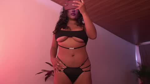 Snapshot of ne_fertari chatting on 05-18-26, 01:28 Nefertari online show from 05-18-26, 01:28