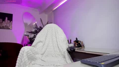 Hellen online show from 10-30-25, 07:14