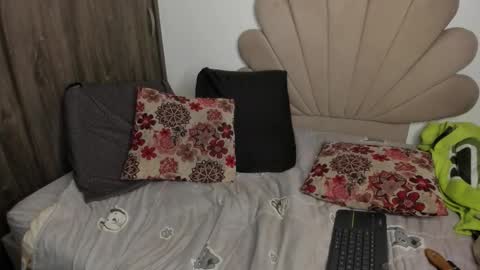 Nei turn green online show from 10-17-25, 01:20