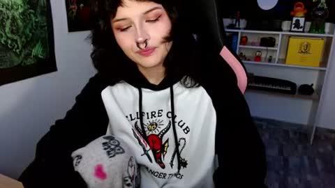 Snapshot of neena_nyx chatting on 06-18-26, 12:11 Neena Nyx online show from 06-18-26, 12:11