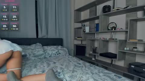 Vicky and Beatrice online show from 11-17-25, 07:08