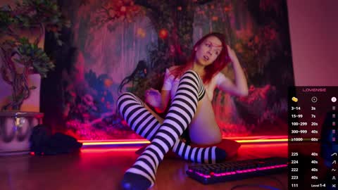 Snapshot of nelke_sun chatting on 12-17-24, 11:17 Dany online show from 12-17-24, 11:17