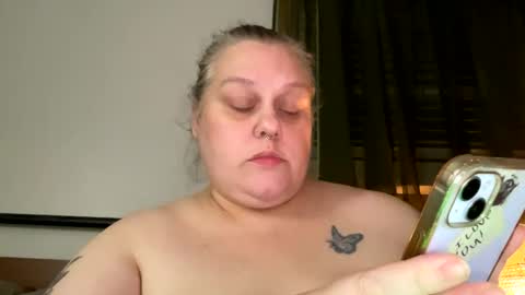 Snapshot of nellatlas chatting on 10-24-25, 02:52 Nellie Atlas online show from 10-24-25, 02:52