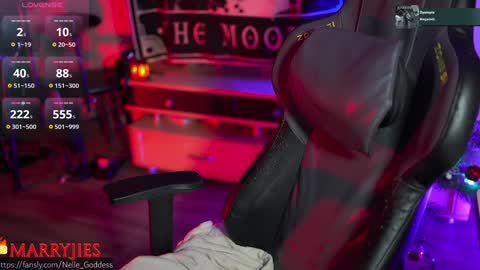 Snapshot of nelle_ chatting on 01-03-25, 01:14 online show from 01-03-25, 01:14