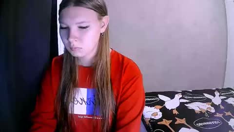 Snapshot of nelli_lux chatting on 11-19-25, 12:16 Nelli online show from 11-19-25, 12:16