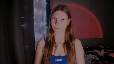 Snapshot of nelli_lux chatting on 12-15-25, 04:28 Nelli online show from 12-15-25, 04:28