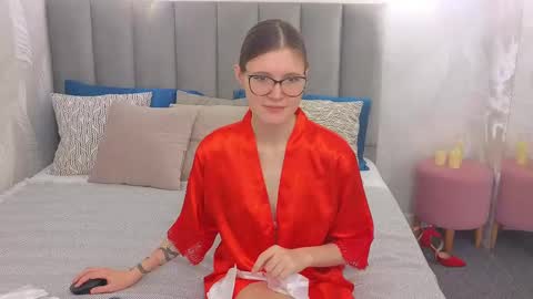 Snapshot of nellloyns chatting on 01-25-25, 04:24 Nelly online show from 01-25-25, 04:24