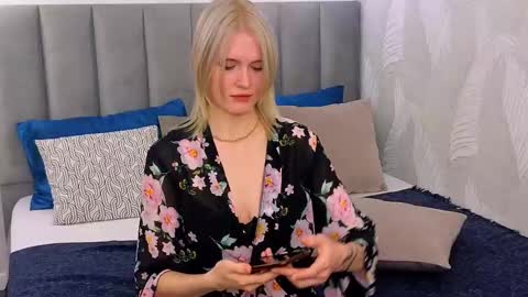 Snapshot of nellloyns chatting on 02-27-25, 05:04 Nelly online show from 02-27-25, 05:04