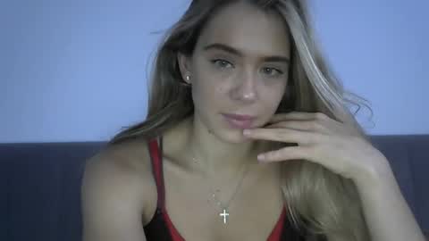 Snapshot of nelly_fortu chatting on 12-19-25, 10:33 nelly_fortu online show from 12-19-25, 10:33