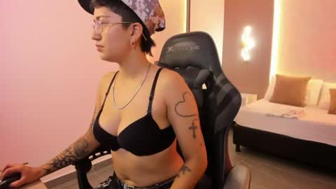 N E L L Y online show from 07-30-26, 12:04