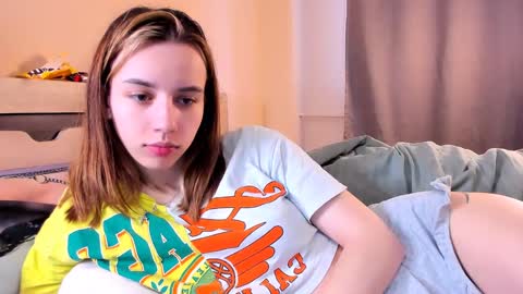 nelly_yy online show from 02-01-25, 12:05