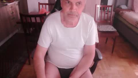 Snapshot of neno89654 chatting on 03-10-26, 01:38 neno89654 online show from 03-10-26, 01:38
