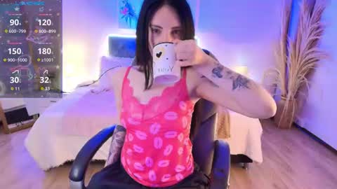 Sarah  online show from 06-12-26, 03:27