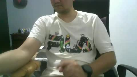 Snapshot of nerdxxx94 chatting on 04-25-26, 05:10 MrBull online show from 04-25-26, 05:10