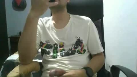Snapshot of nerdxxx94 chatting on 04-28-26, 04:17 MrBull online show from 04-28-26, 04:17