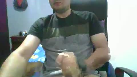 Snapshot of nerdxxx94 chatting on 05-07-26, 04:40 MrBull online show from 05-07-26, 04:40