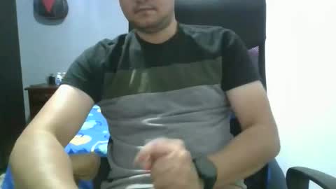 Snapshot of nerdxxx94 chatting on 05-08-26, 04:51 MrBull online show from 05-08-26, 04:51