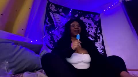 nesiaj21 online show from 12-22-25, 03:36