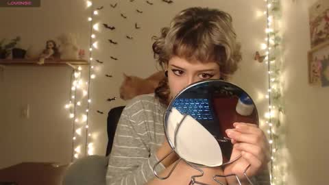 Snapshot of neurotic_witch chatting on 10-10-25, 10:36 Mar online show from 10-10-25, 10:36